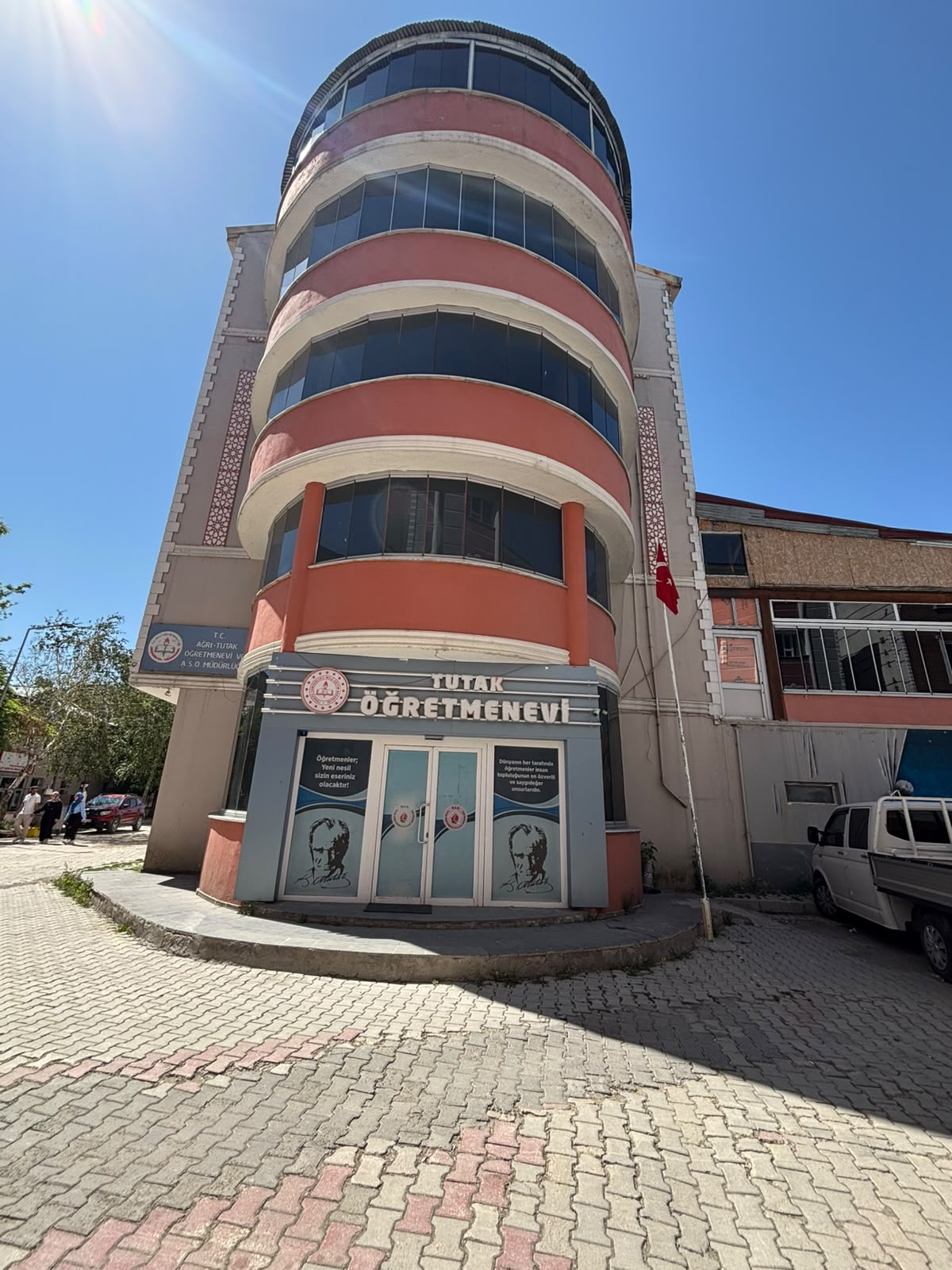AĞRI TUTAK ÖĞRETMENEVİ