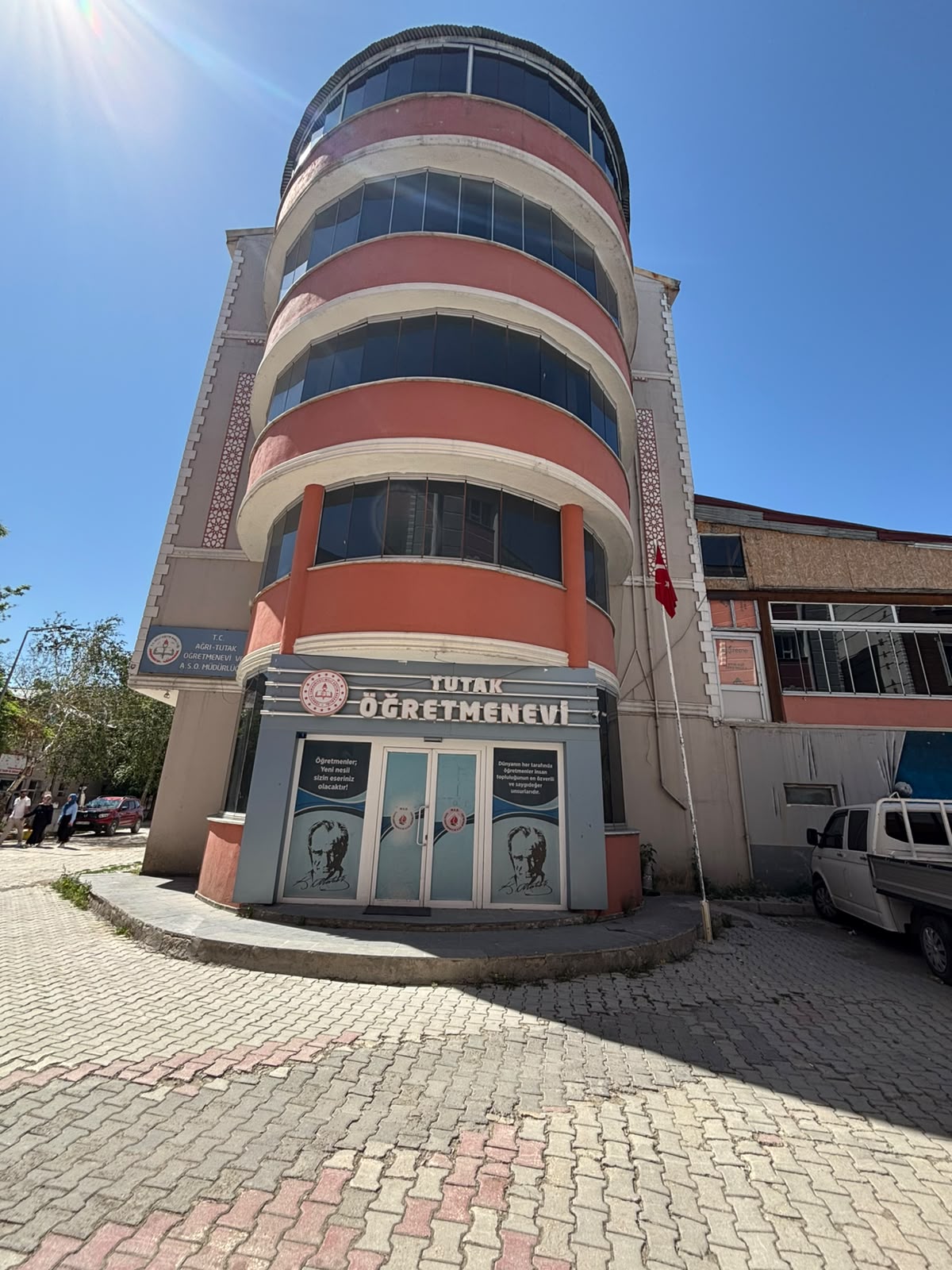 AĞRI TUTAK ÖĞRETMENEVİ